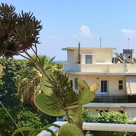 Leo's & Xerxes' Place In The Heart Of Rhodes Apartment