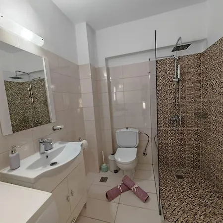 Leo's & Xerxes' Place In The Heart Of Rhodes * Rhodes City