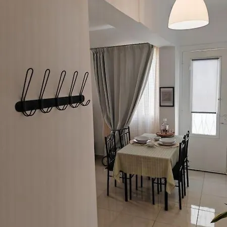 Leo's & Xerxes' Place In The Heart Of Rhodes Appartement *